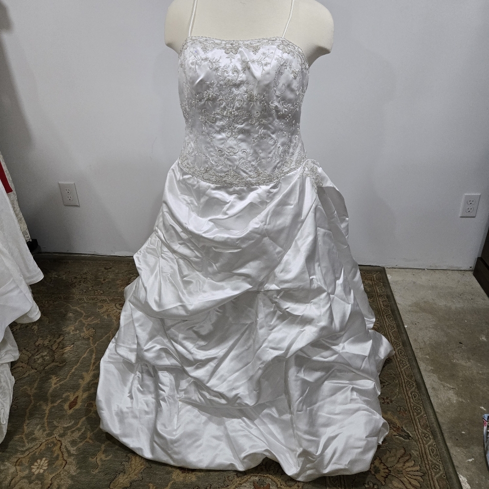 David's Bridal Oleg Cassini White Wedding Gown